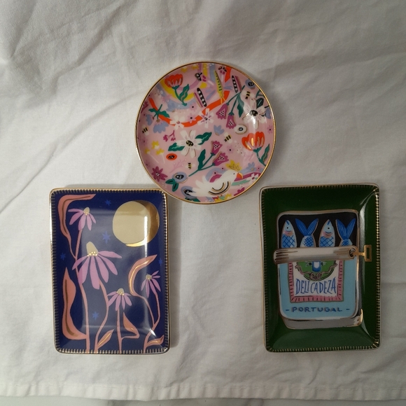 Gorgeous Stocking Stuffer Flowers Hand painted Ceramic Trinket Dish in Gift Box - Picture 4 of 5